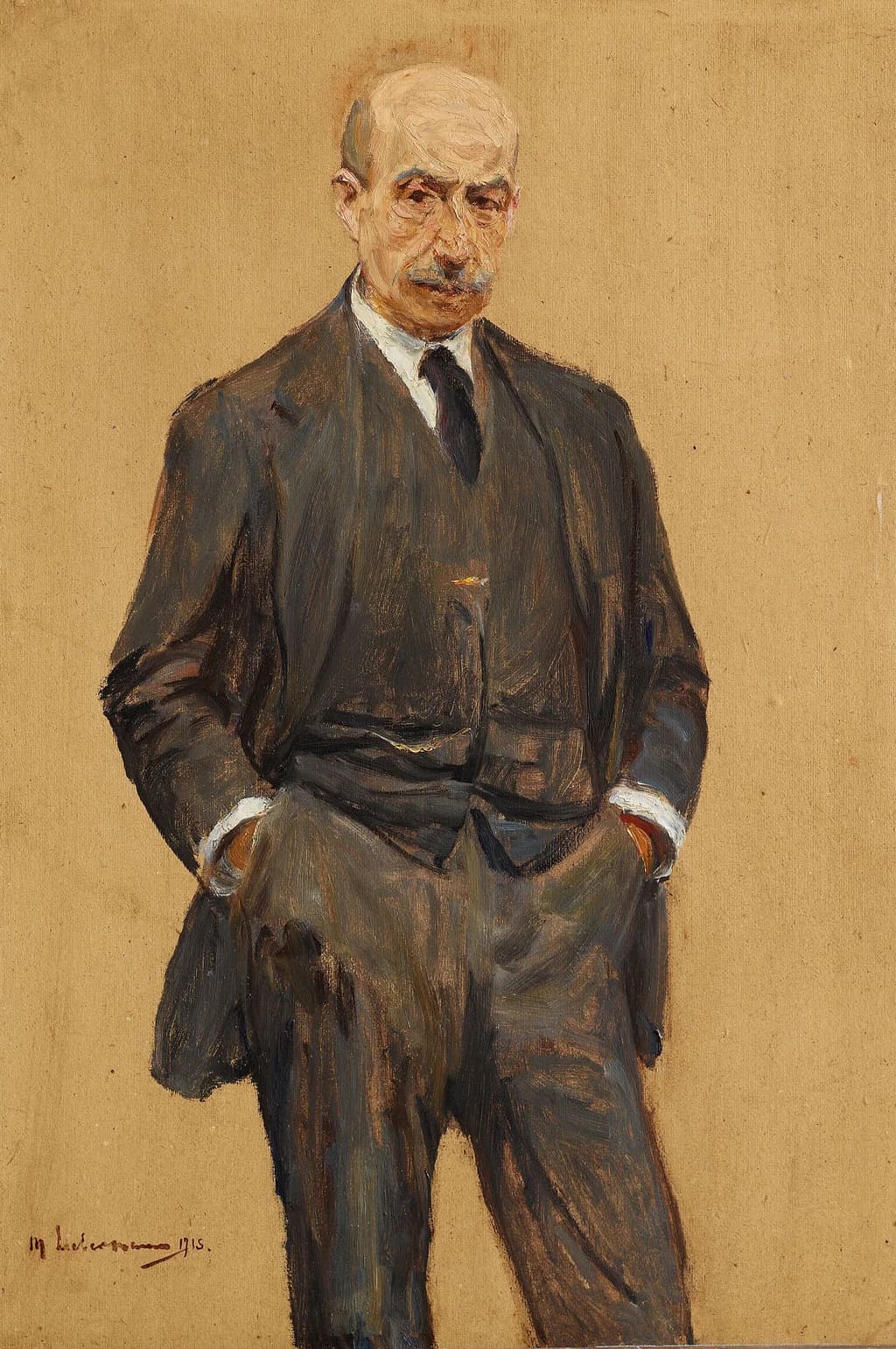 自画像，站姿四分之三侧身，双手插在裤袋里
